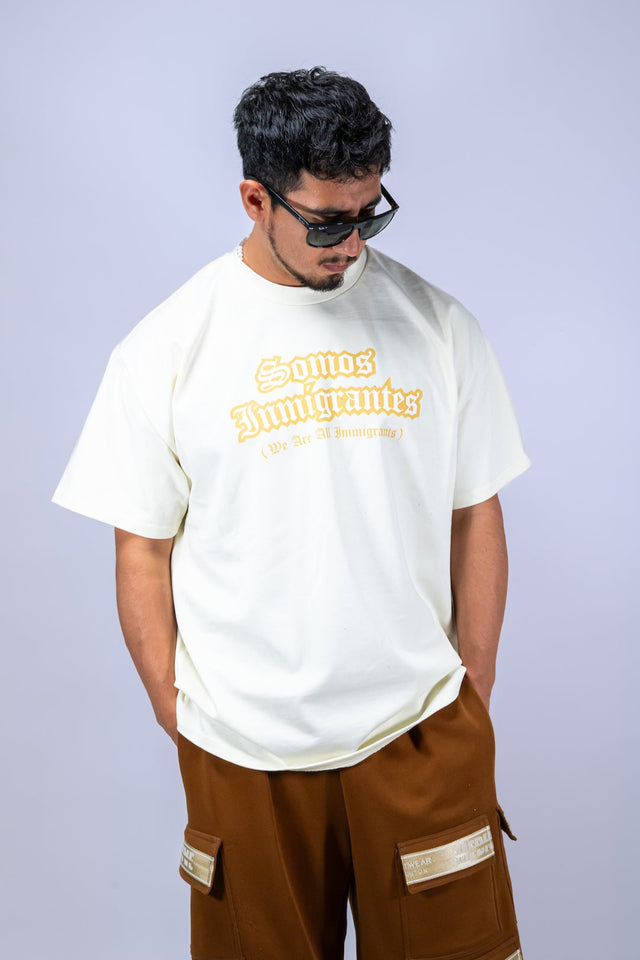 Mediums Collective Somos Inmigrantes Shirt - Crema