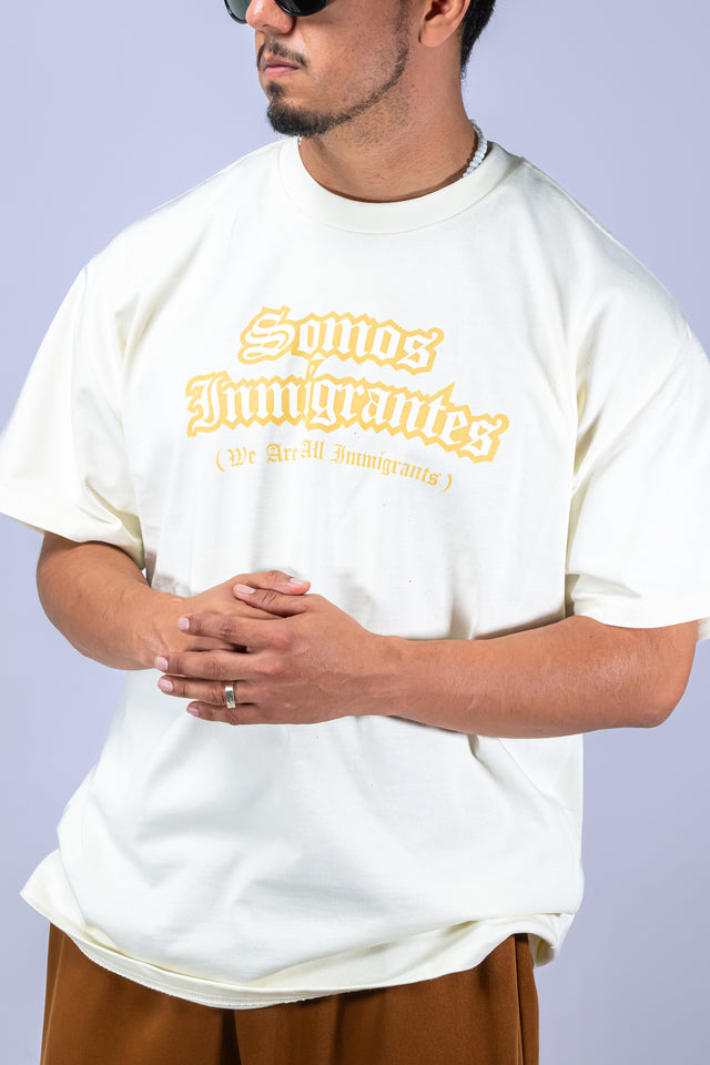 Mediums Collective Somos Inmigrantes Shirt - Crema