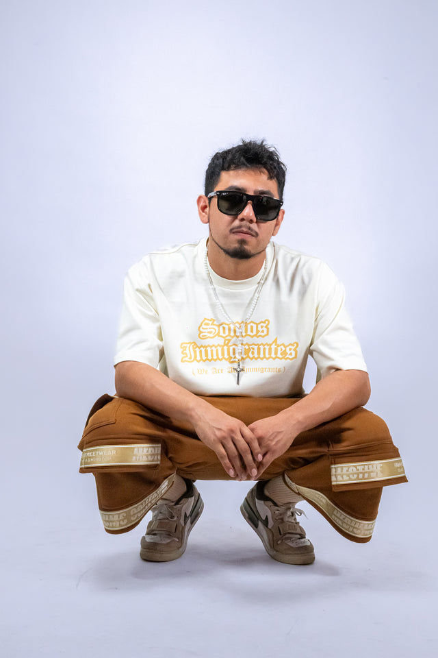 Mediums Collective Somos Inmigrantes Shirt - Crema