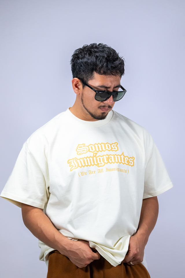 Mediums Collective Somos Inmigrantes Shirt - Crema